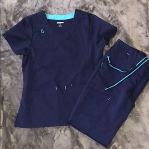 Scrub set, top & bottom!!